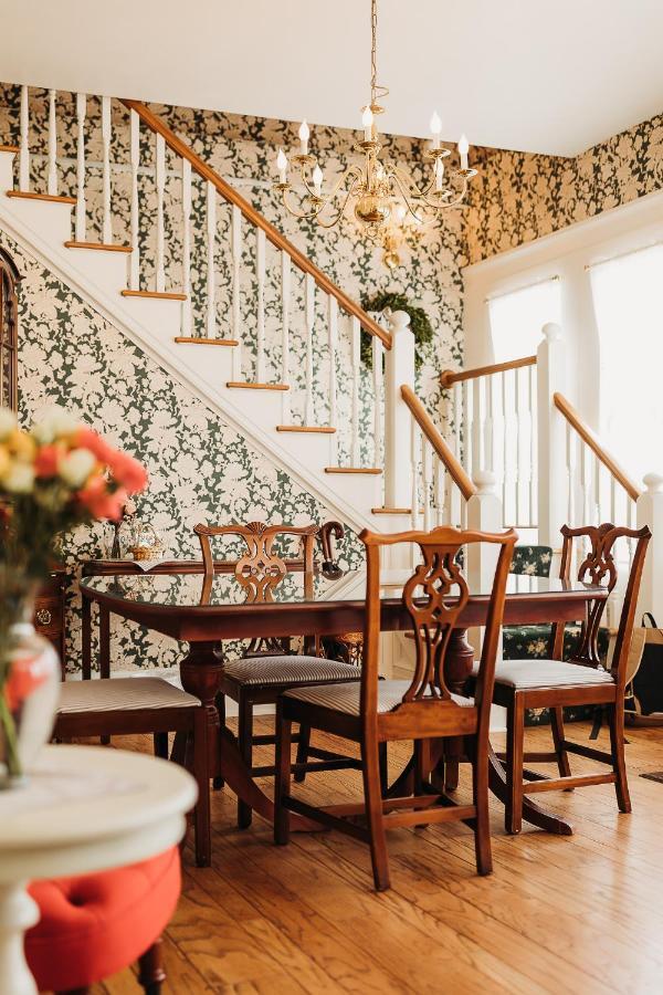 The Rochester Inn Sheboygan Falls ภายนอก รูปภาพ