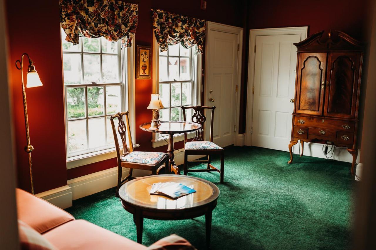 The Rochester Inn Sheboygan Falls ภายนอก รูปภาพ