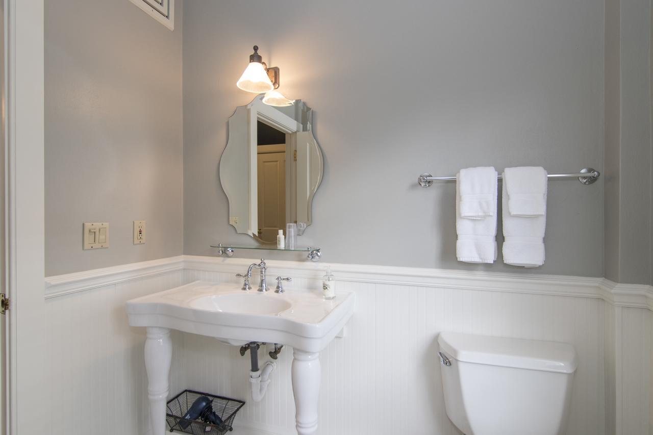The Rochester Inn Sheboygan Falls ภายนอก รูปภาพ