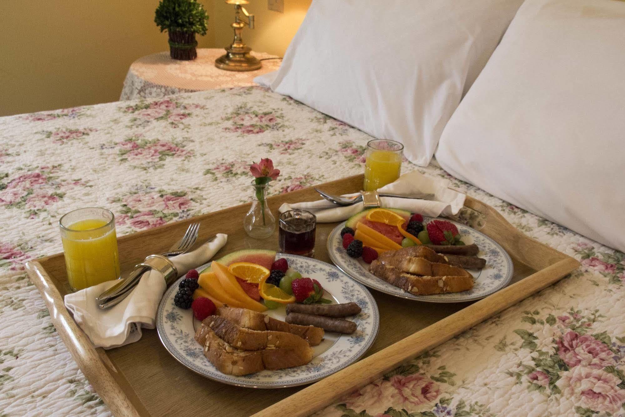 The Rochester Inn Sheboygan Falls ภายนอก รูปภาพ